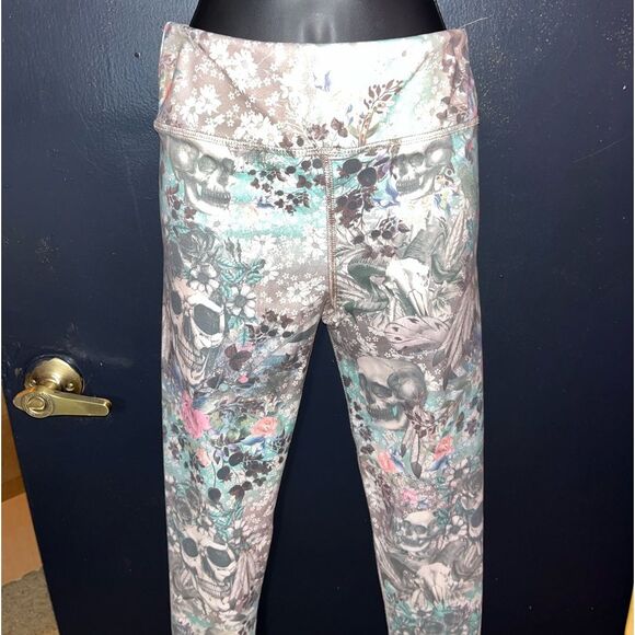 Evolution and Creation leggings. Yoga pant. Workout. Skull/floral, Medium - Picture 3 of 9